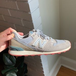 New Balance 696 Sneakers